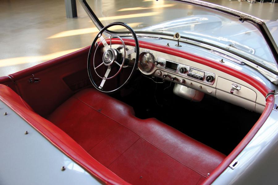 Интерьер Nash-Healey Convertible 1952 года  (фото 3 из 15)